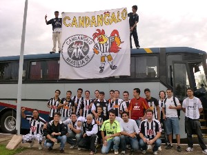 galo0goias2copadobrasil2012001.jpg (173704 bytes)