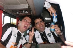 galo1x1dragao039.jpg (97797 bytes)