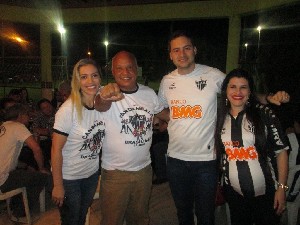 candangalo19anos (113).jpg (106176 bytes)