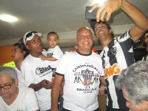 candangalo19anos (144).jpg (112271 bytes)