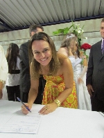 casamentoemersonpatriciacachoeirasfesta091.jpg (437925 bytes)