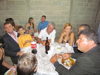 casamentoemersonpatriciacachoeirasfesta103.jpg (507674 bytes)